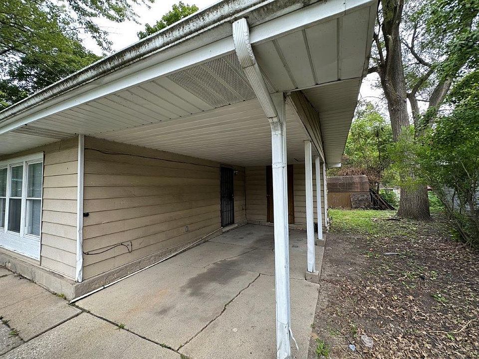 2nd image of 461 Shabbona Dr
