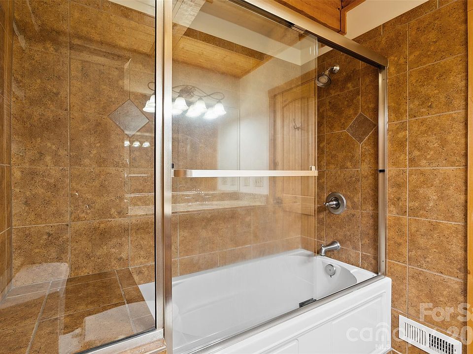 16th image of 62 Rachels Cir