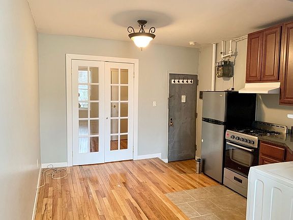 3rd image of 235 E 111th St APT 7