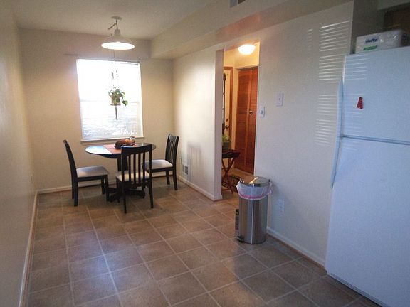 Eat-in kitchen