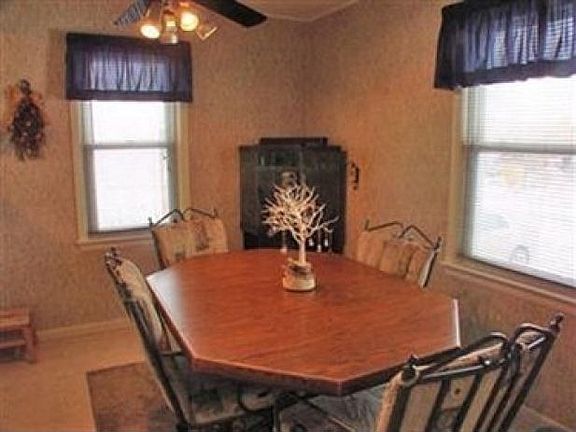 4th image of 24360 Puritan Ave