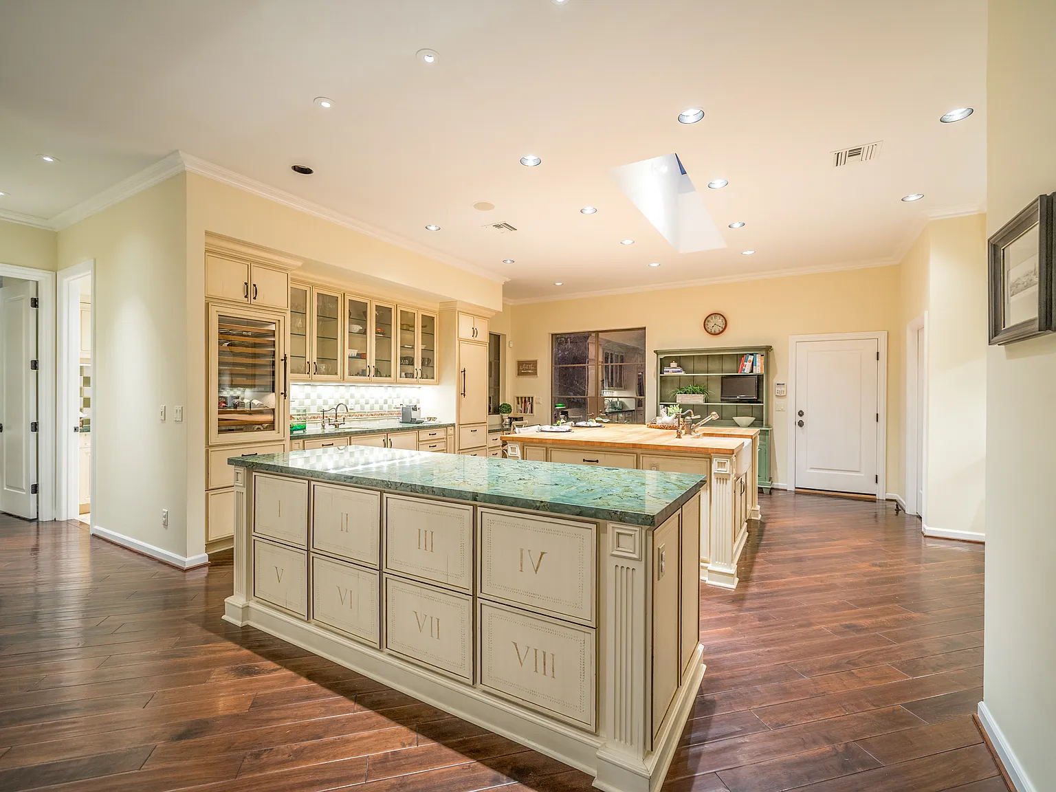 4 bed, 4168 sqft, $16,000 — Photo 4