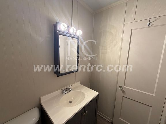 5th image of 219 Grace St