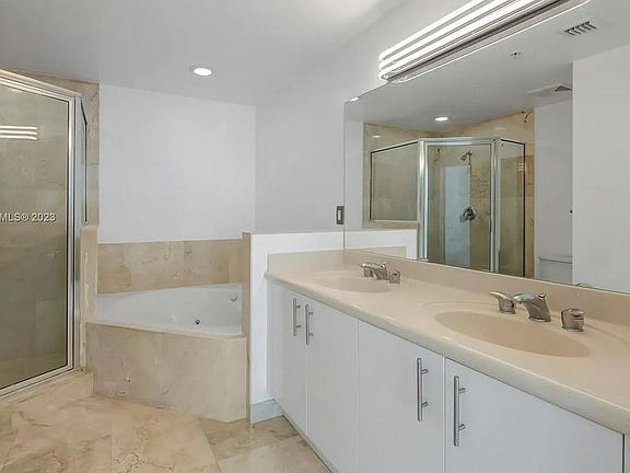 5th image of 7900 Harbor Island Dr APT 904
