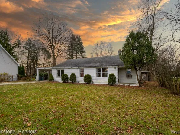 34750 Potter St, Memphis, MI 48041