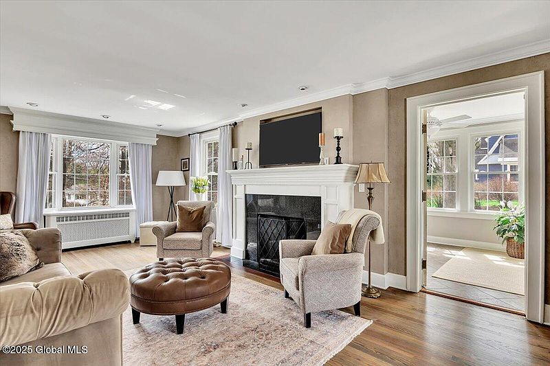 5th image of 322 Loudon Road