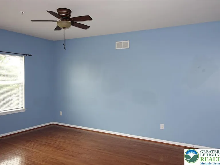 1033 King Way — Photo 8