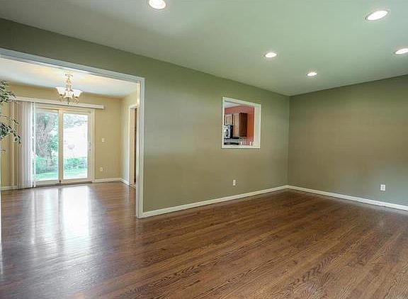 5th image of 5601 W 103rd St