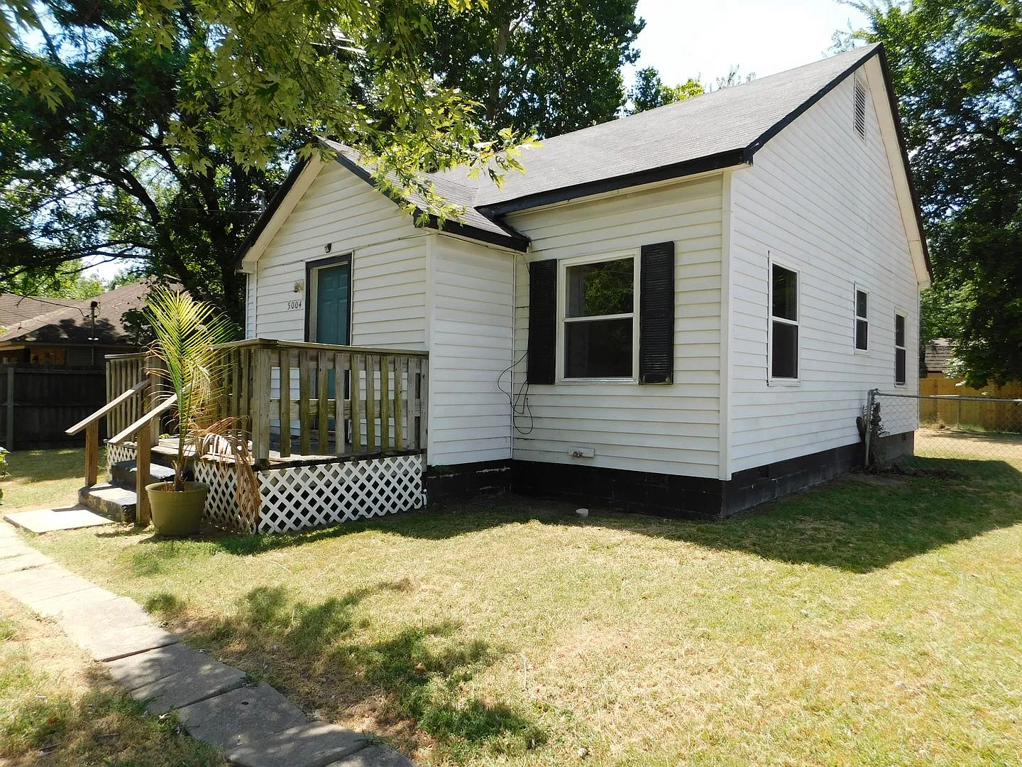 2 bedroom, 1 Bath house — Photo 2