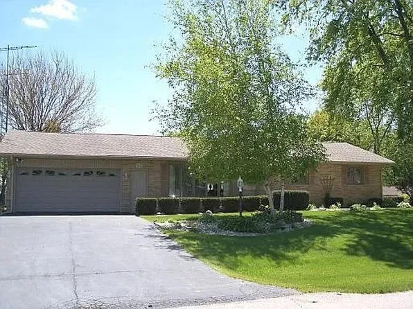12628 Willow Ln, Genoa, IL 60135
