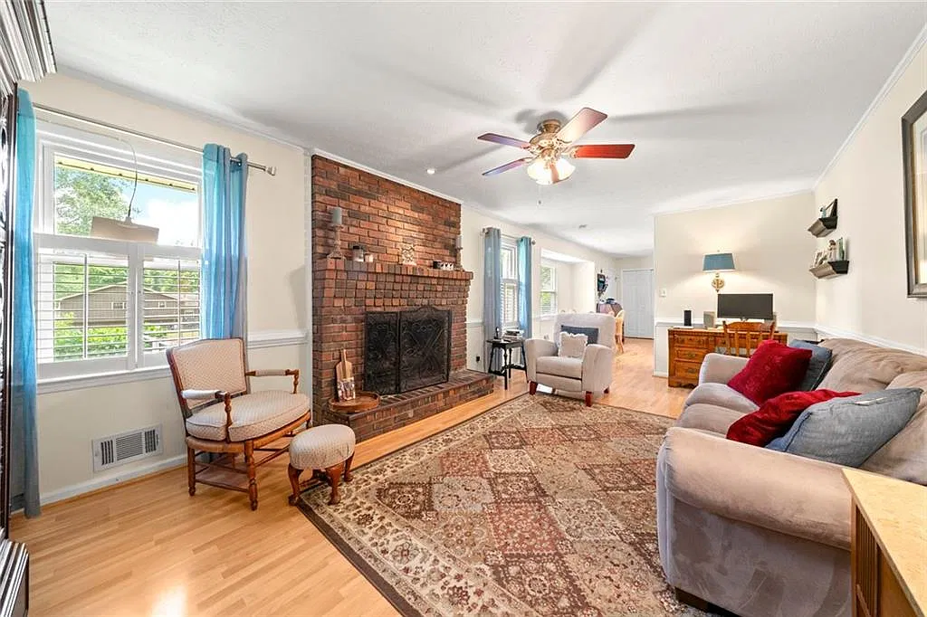 3 bed, 2.0 bath, 1762 sqft, $2,550 — Photo 4