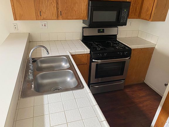 5th image of 250 Elm Ave Unit 406