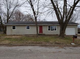 302 N Harrison Ave, Aurora, MO 65605