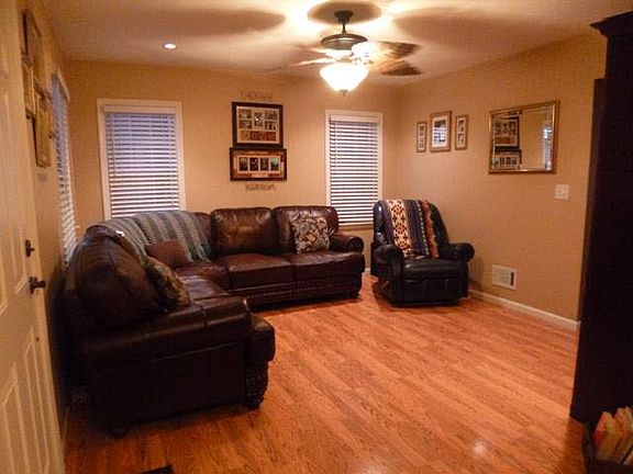 2nd image of 1256 Poplar St