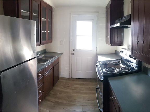 3rd image of 925 W Cheryl Dr APT 01