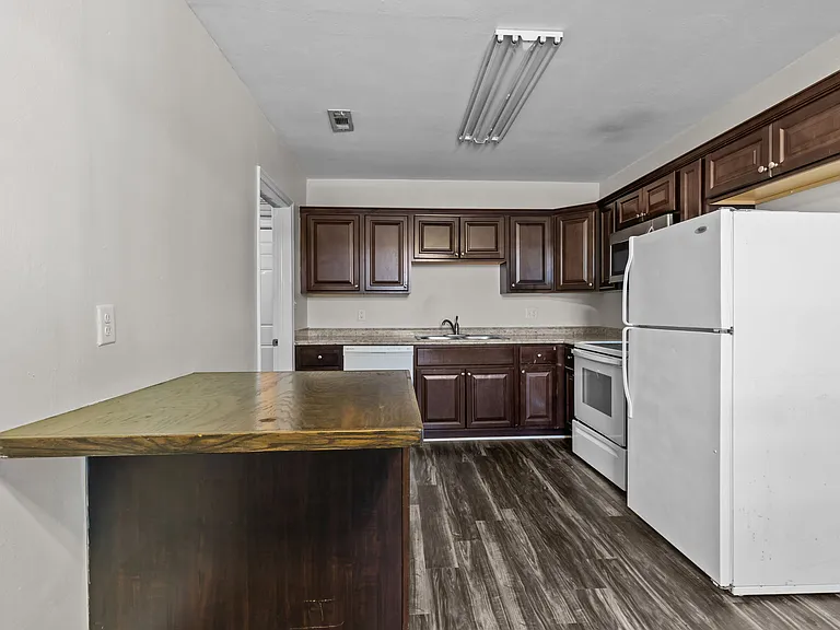 1720 W 48th St — Photo 23