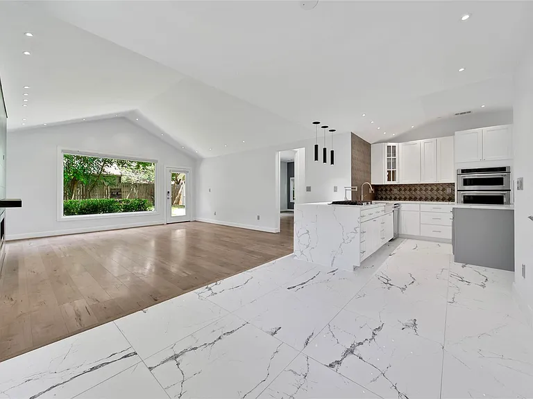 2206 Saxon Dr — Photo 7
