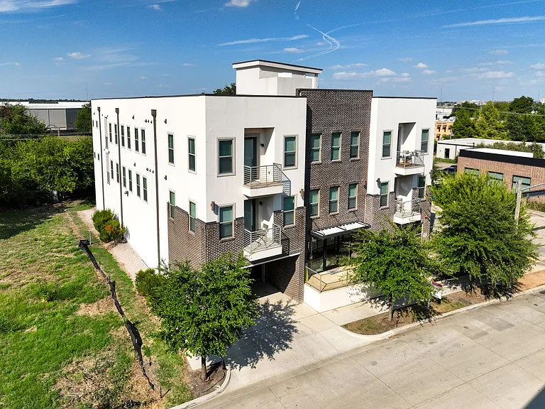 2712 Wingate St — Photo 2