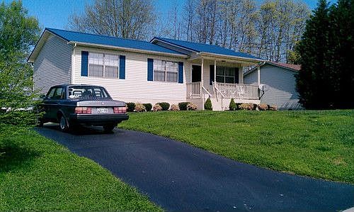 1st image of 216 Bradford Dr