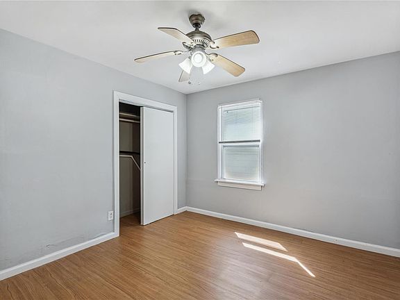 5th image of 9843 Lorna Ln