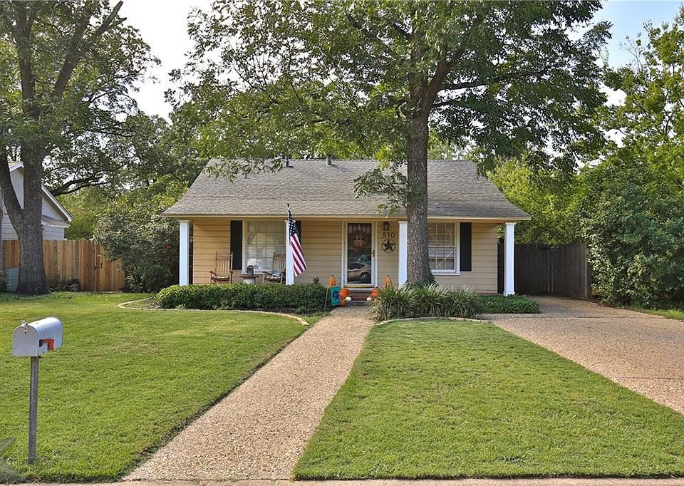 1st image of 810 Davis Dr
