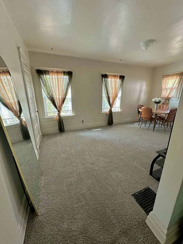 511 W Jefferson Blvd - 1 — Photo 3