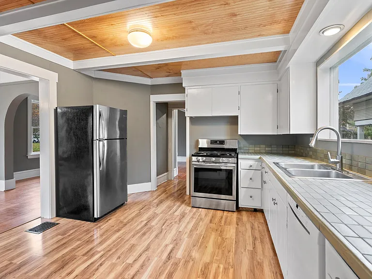 1728 W 11th Ave — Photo 13