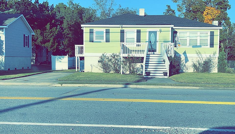 1st image of 948 W Main St