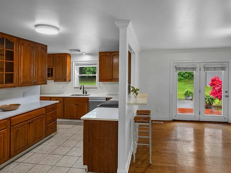4908 Lonas Dr — Photo 16