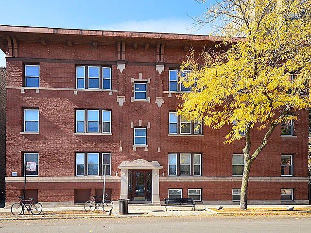 1st image of 4146 N Clarendon Ave #3