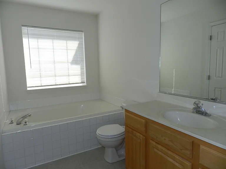 105 Merrill Ct — Photo 8