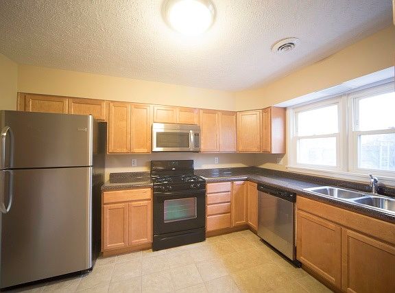 4th image of 1715 Churchill Dr