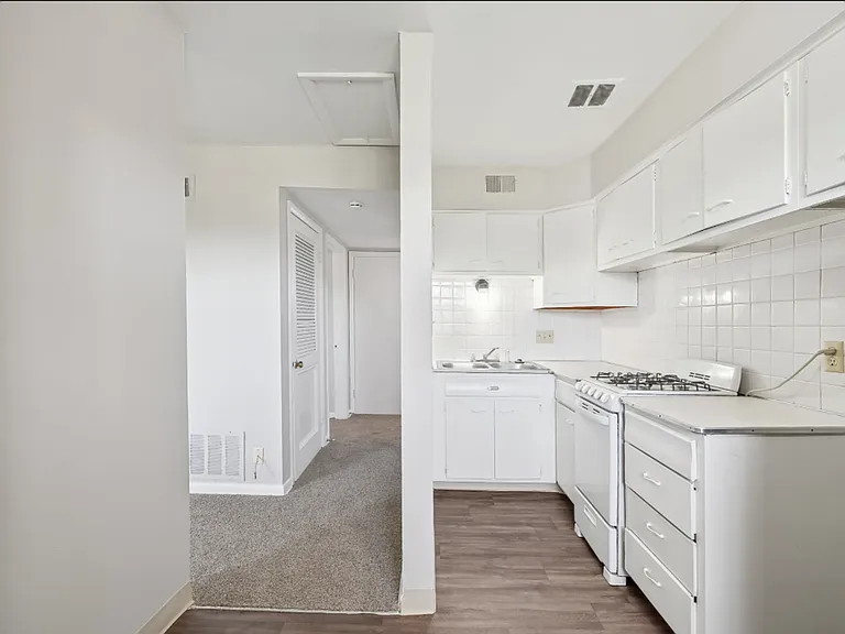 Worthington Court II — Photo 8