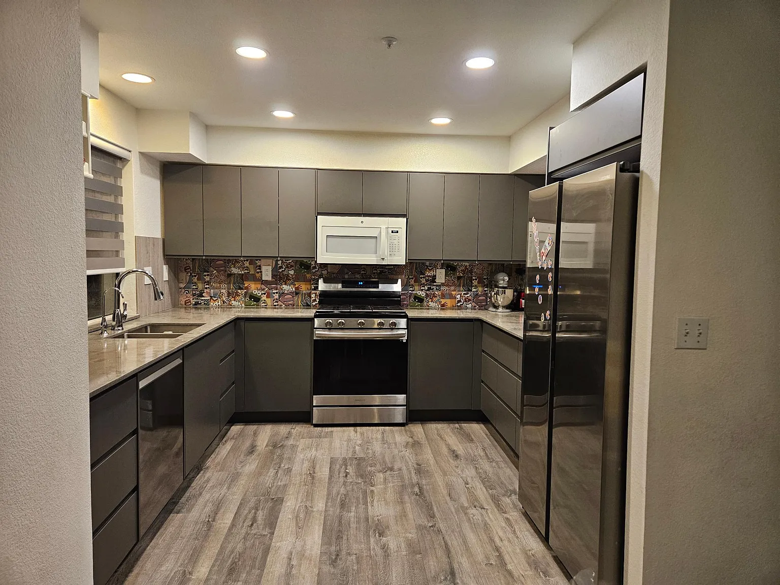 3 bed, 2.5 bath, 1404 sqft, $4,100 — Photo 4