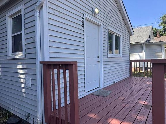 3rd image of 207 Roselawn Ave