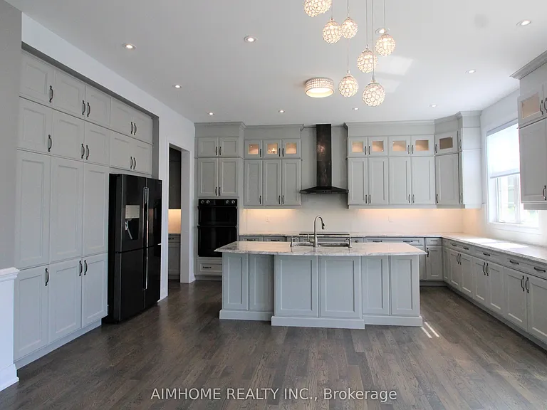 151 Bridgepointe Ct — Photo 4