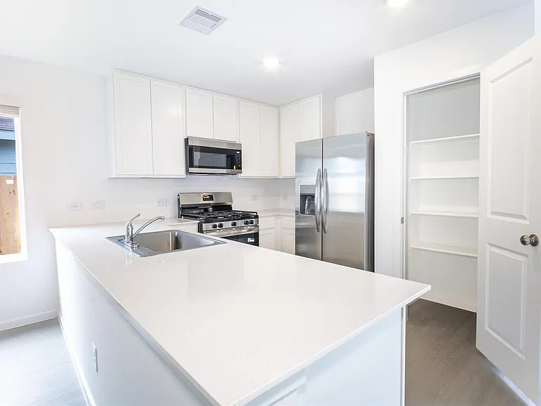 15724 Plum Brook Dr — Photo 3