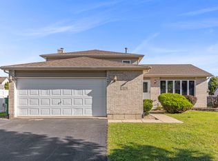 1074 Monterey Dr, Romeoville, IL 60446