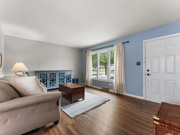 4th image of 8013 Columbia Ave