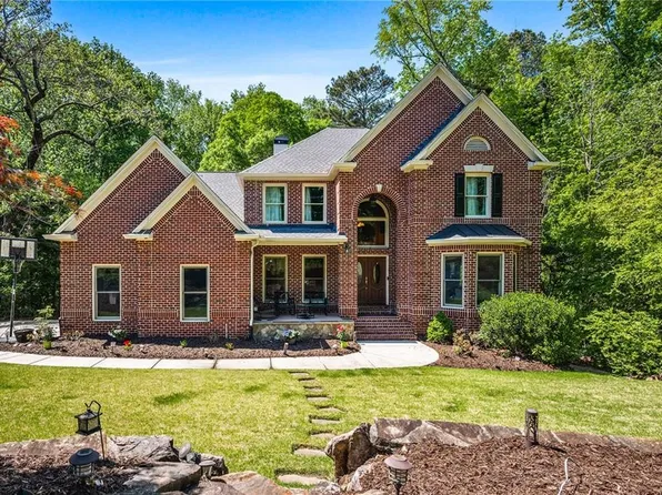 2436 Fontainebleau Dr, Dunwoody, GA 30360