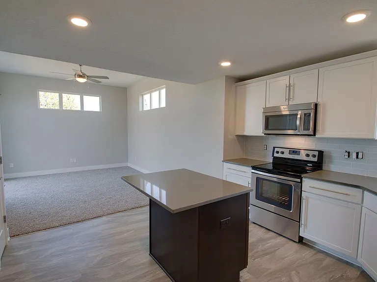 260 SE Waco Pl — Photo 13