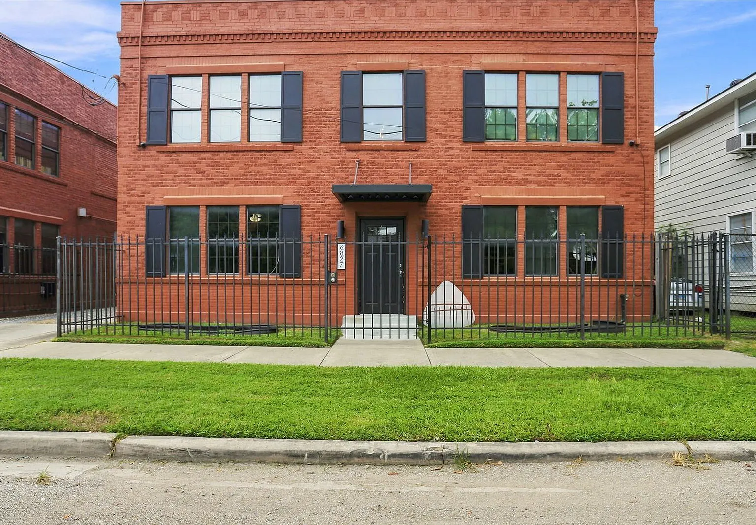 2 bed, 1.0 bath, 1000 sqft, $1,245 — Photo 1
