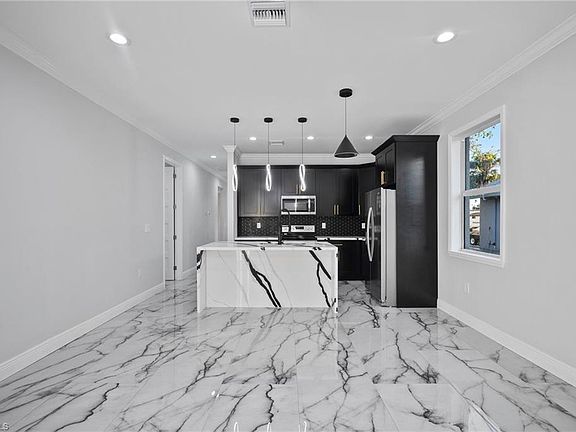 3rd image of 3340 Seminole AVE