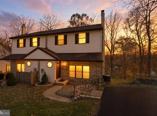 625 Valley Stream Cir, Feasterville Trevose, PA 19053