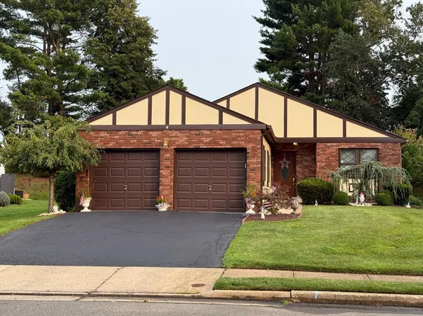 4 Weston Ct, Marlboro, NJ 07746