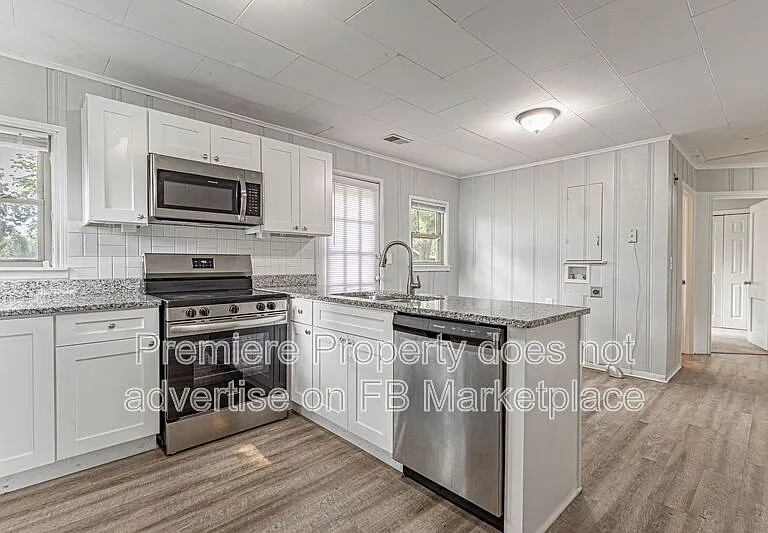 1107 W 27th St S — Photo 5