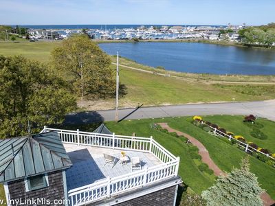 22 Greenleaf Ave, Oak Bluffs, MA, 02557