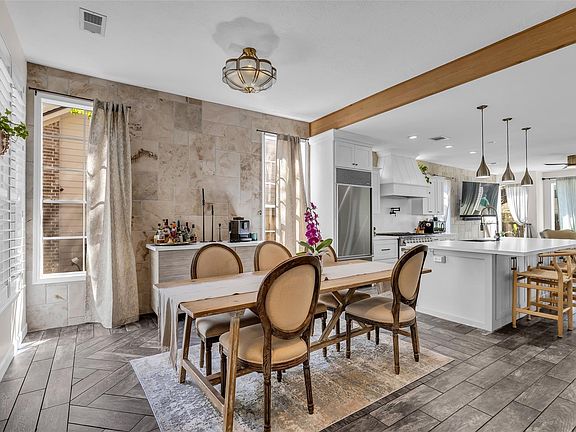 3rd image of 55 S Bethany Bend Cir