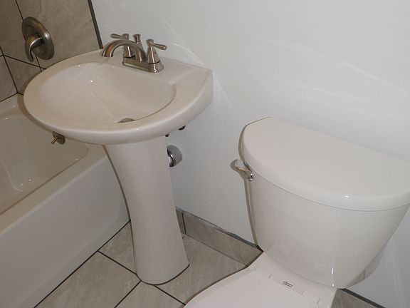 3rd image of 7527 Lake Shore Blvd #7529