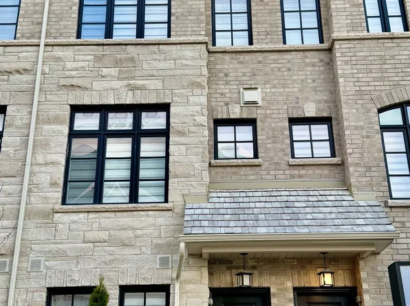 70 Lunar Cres #193, Mississauga, ON L5M 2P6